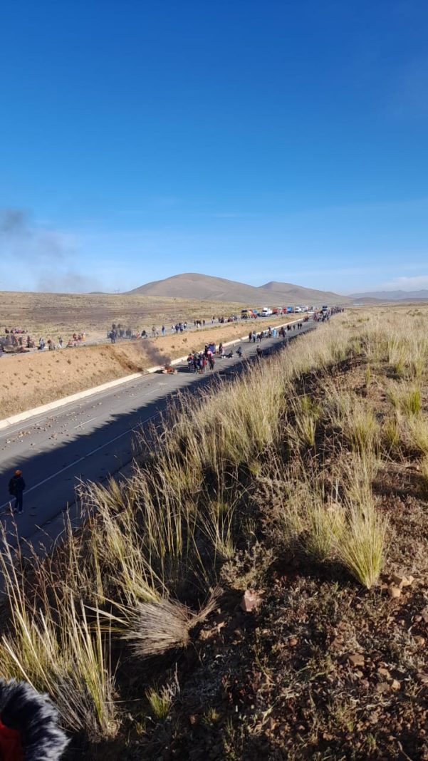 Bloquean Caminos Entre La Paz Oruro Y Cochabamba Peri Dico La Patria