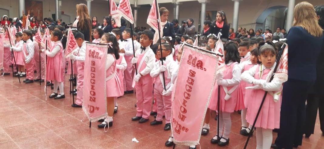 La Unidad Educativa cumplió 112 años de vida institucional. Foto: LA PATRIA.