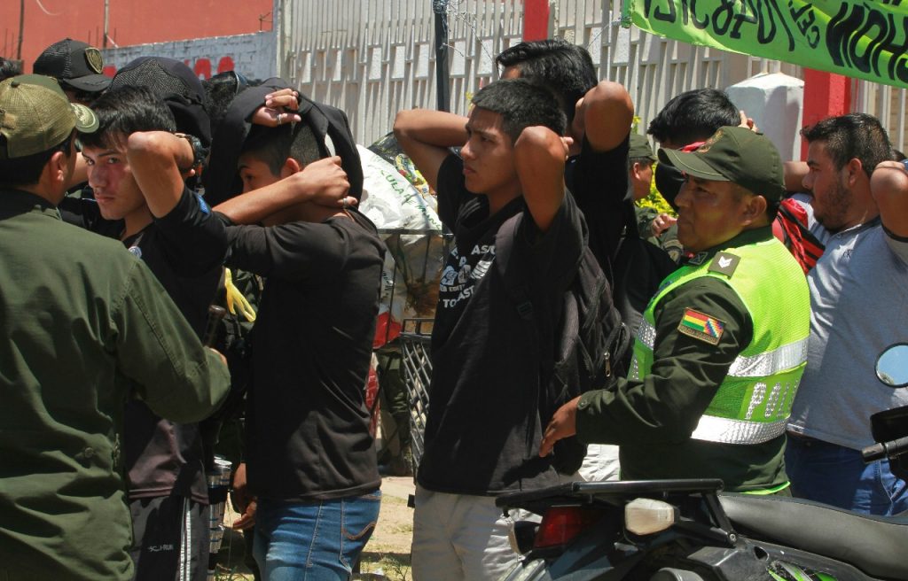 Arrestados de la casa de campaña de BDN en la Villa 1ro de Mayo.Foto: APG.