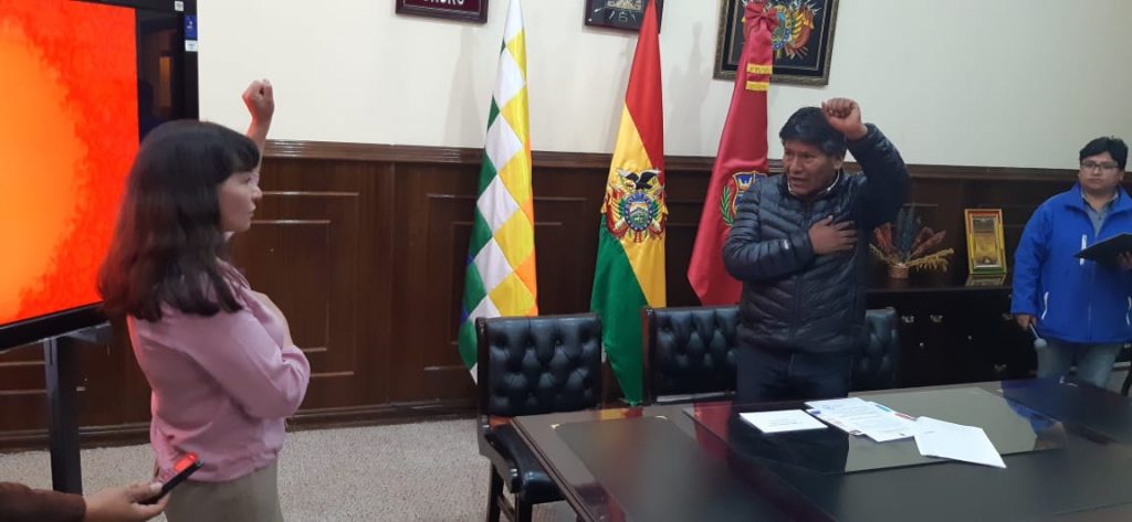 El Gobernador de Oruro posesionó a la nueva directora de Seguridad Ciudadana. Foto: LA PATRIA.