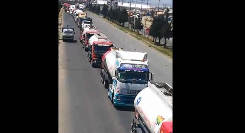 Los camiones cisternas ingresaron aproximadamente a las 10:30 de la mañana. Foto: Hoy Bolivia