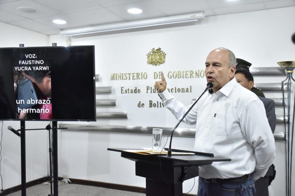 Ministro de Gobierno Arturo Murillo, presentó en video a la prensa. Foto: APG.