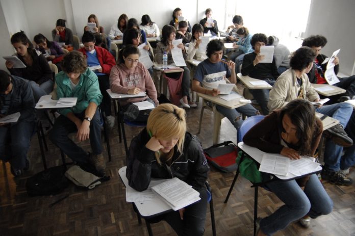 EDUCACION LA En Latinoamérica, se registraron los puntajes inferiores al promedio de los que están dentro de la OCDE.