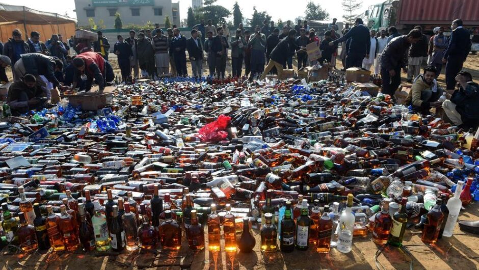 Al menos diez personas detenidas en la India por vender licor adulterado y ocasionar 25 muertes
