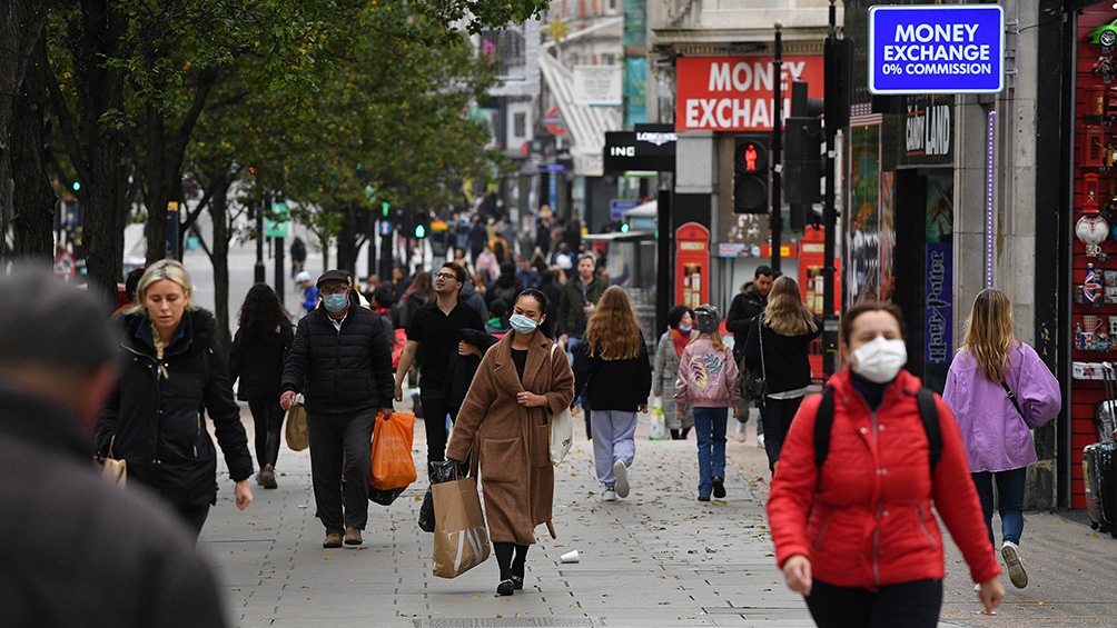 Inglaterra confirma levantamiento total de restricciones por el Covid-19