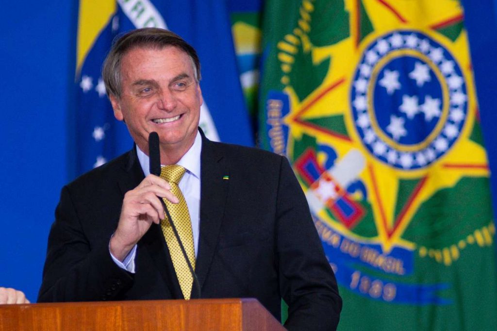 Bolsonaro se niega a responder denuncias por presuntas irregularidades en compra de vacunas