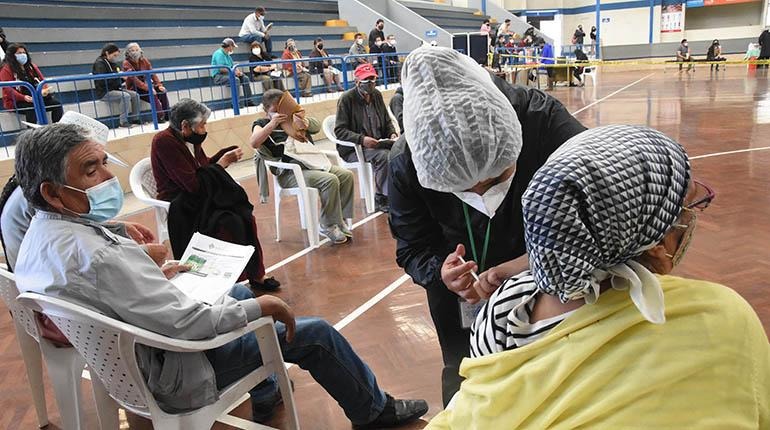 Solo el 28% de la población tiene el esquema completo de vacunación contra el Covid-19 en Cochabamba