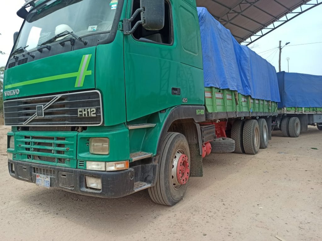 Al menos ocho camiones con alimentos de contrabando son comisados por la Aduana en Tarija