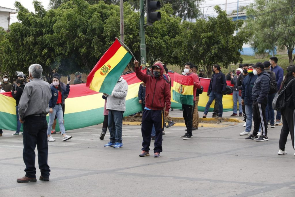 La Paz y Cochabamba iniciaron el día con algunos bloqueos y Santa Cruz amaneció paralizada