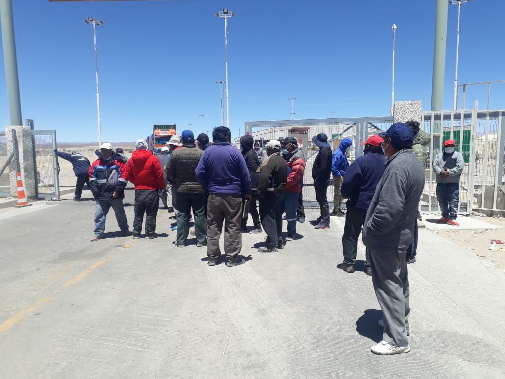 Transporte pesado bloquea en la frontera y exige más horarios de atención en la Aduana de Chile