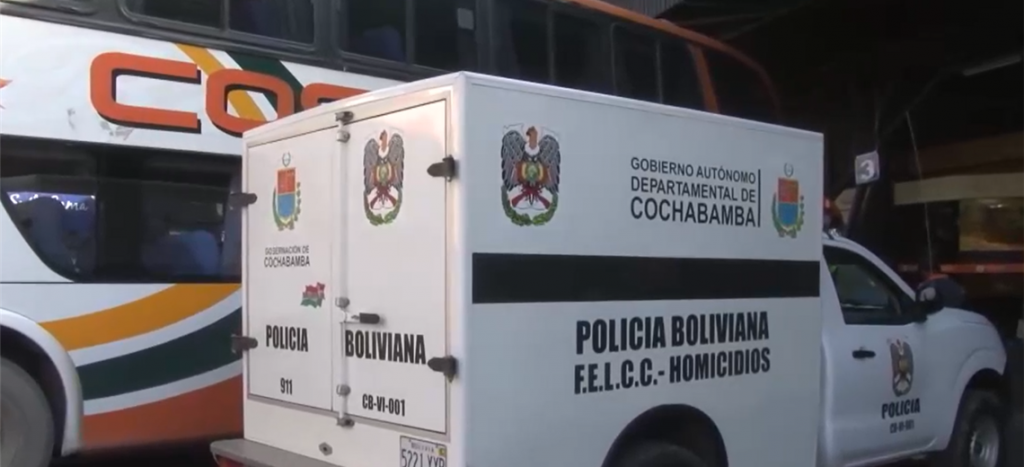 Jóven de 18 años fue encontrado sin vida dentro de un bus en Cochabamba