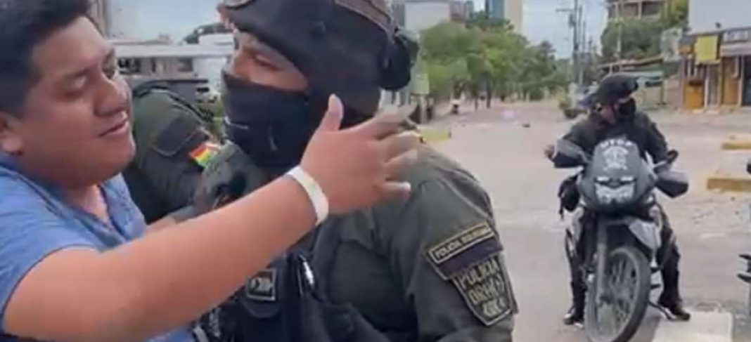 Cívicos aseguran que Policía provoca y protege a grupos que salieron a desbloquear