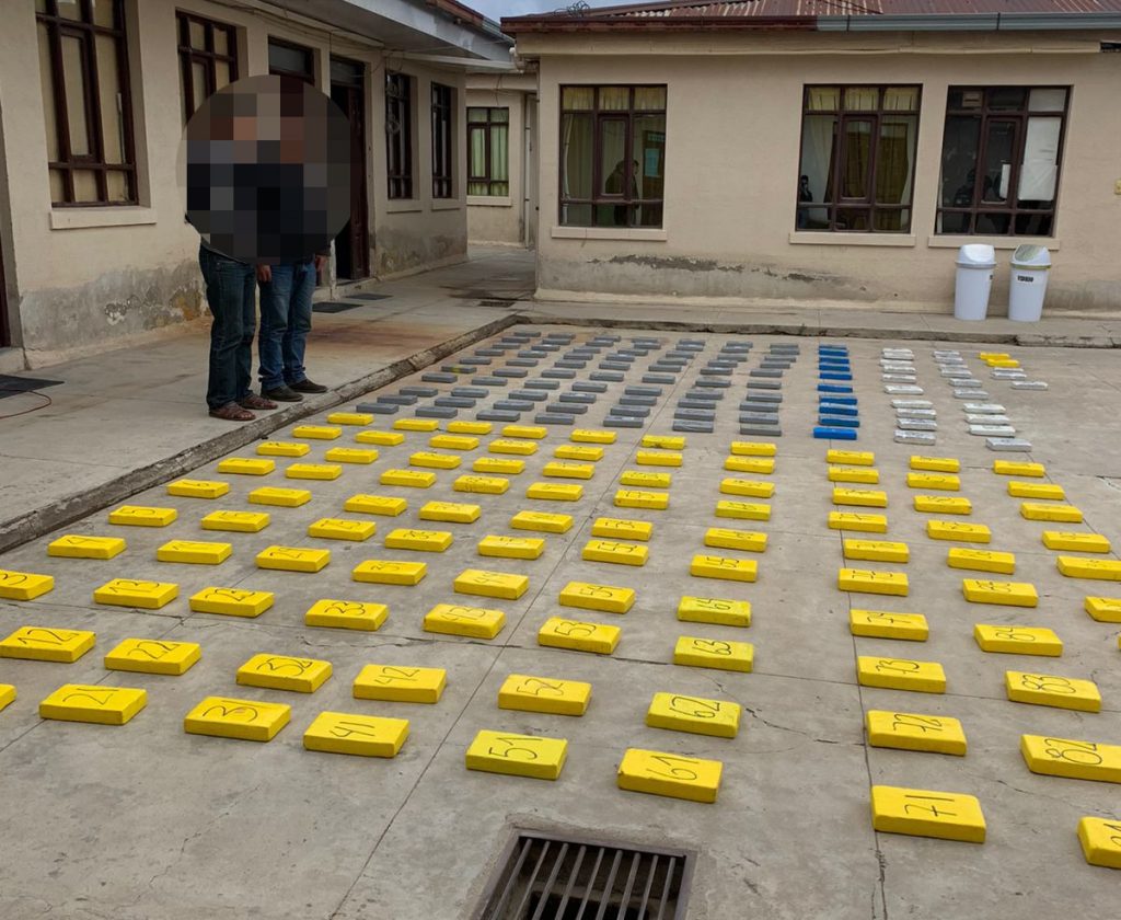 Investigan a dos sujetos por portar más de 216 kilos de cocaína en Oruro