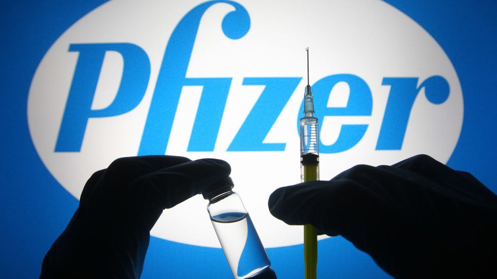 Pfizer denuncia a empleada de robar documentos secretos de vacuna contra el Covid-19