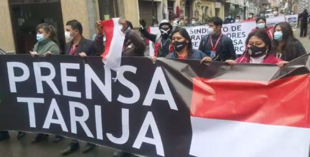 Prensa tarijeña marcha en defensa de la libre expresión