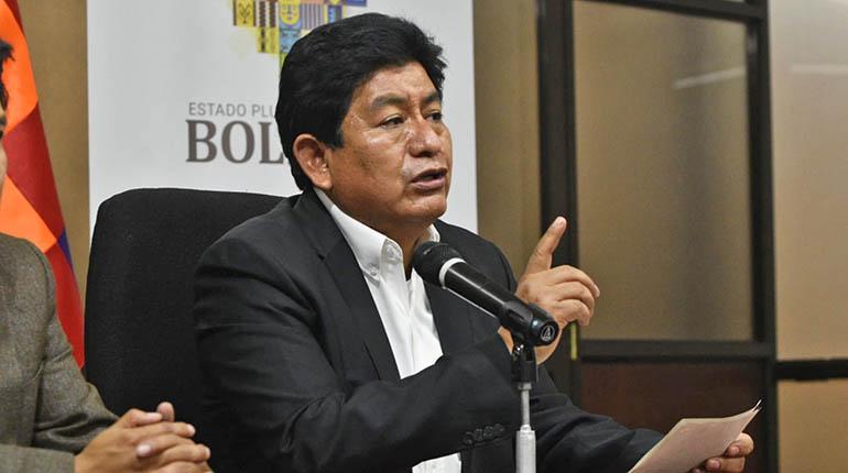 Ministro Montaño advierte proceso contra Camacho y Calvo por daño económico al Estado
