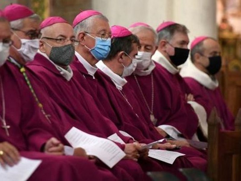 Obispos de Francia reconocen "responsabilidad institucional" de la Iglesia en casos de pederastia
