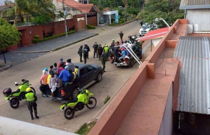 Gobierno instruye investigar vehículos en Dircabi presuntamente usados en bloqueos de Santa Cruz