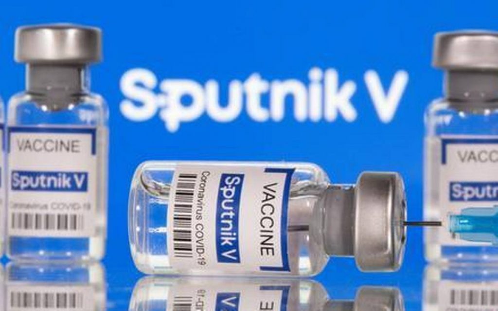 Rusia afirma que vacuna Sputnik V tiene 80 % de eficacia contra variante ómicron