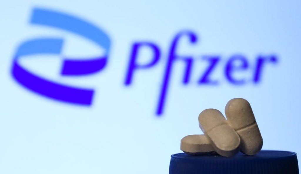 Pfizer demuestra resultados positivos en análisis de su píldora anticovid