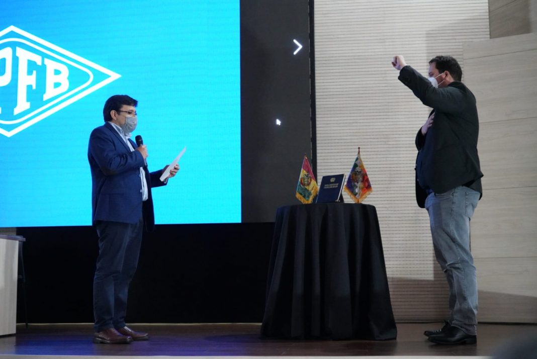 Posesionan al nuevo presidente de YPFB en reemplazo de Zelaya