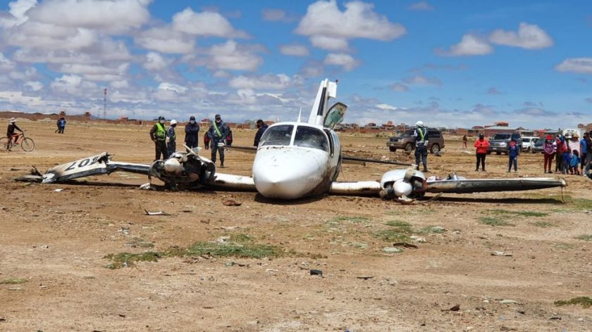 Reportan 4 heridos tras aterrizaje de emergencia de una avioneta en Uyuni