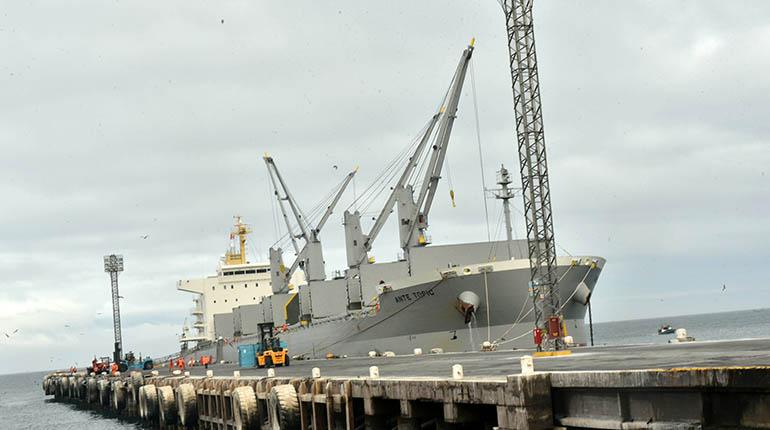 Carga boliviana en puertos peruanos se incrementó en comparación con muelles chilenos