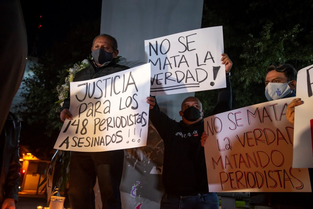 “Somos prensa no disparen” es el clamor de periodistas mexicanos que manifiestan por asesinatos en ese país