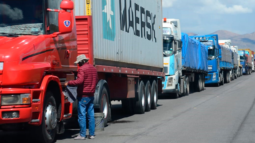 Retardo de pruebas de Inlasa demoran y frenan paso de camiones a Chile