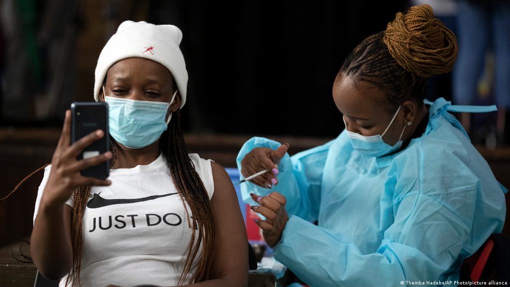 Países africanos recibirán tecnología para producir vacunas ARNm