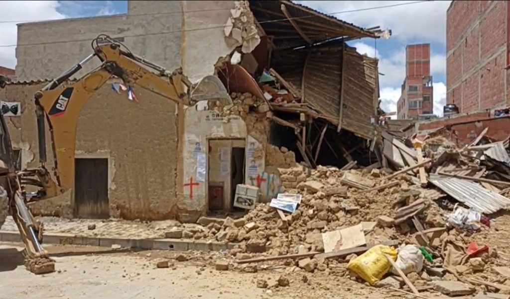 En busca de más víctimas de Richard Choque, demuelen su vivienda en El Alto