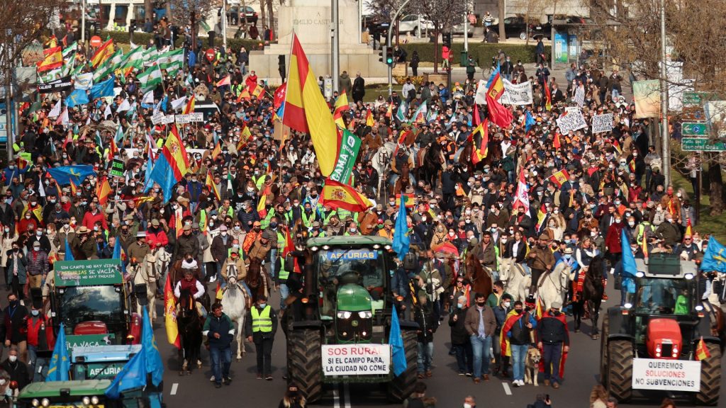 Manifestaciones en España por el sector rural exige soluciones ante el incremento en el petróleo
