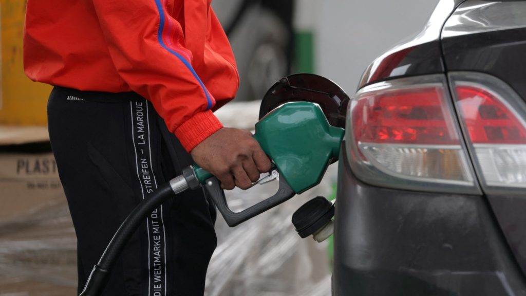 Los precios de la gasolina se disparan a lo más alto en EE.UU.