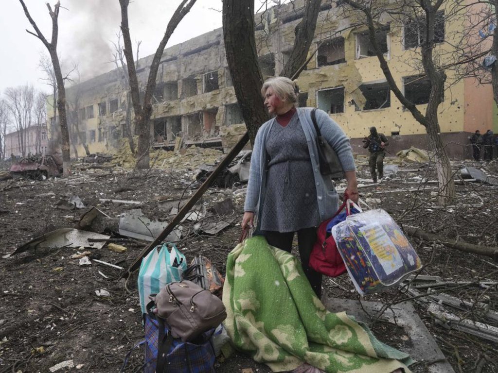 Al menos 18 millones de ucranianos necesitarán ayuda humanitaria según la Cruz Roja
