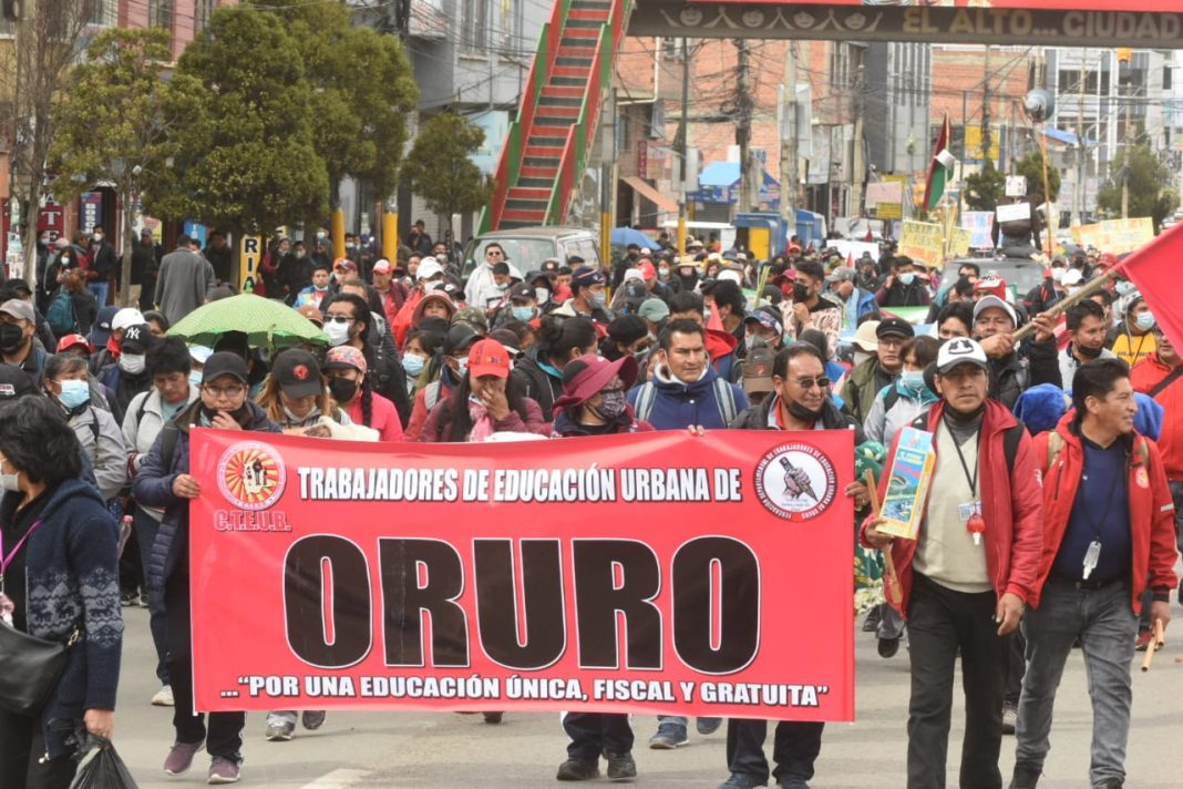 Maestros marchan en demanda de mayor presupuesto para educación