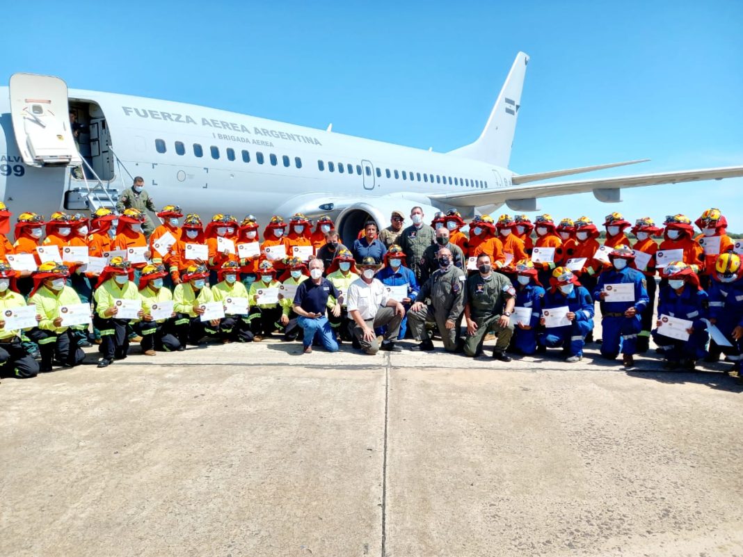 Brigadistas que ayudaron a sofocar incendio en Argentina retornan hoy a Bolivia