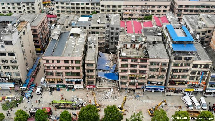 Decenas de desaparecidos por derrumbe en China