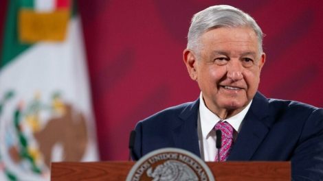 Presidente de México promueve consulta sobre su mandato