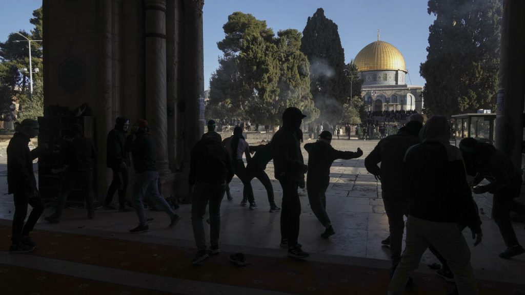En Jerusalén resultaron varias personas heridas tras enfrentamiernto en la Explanada de las Mezquitas