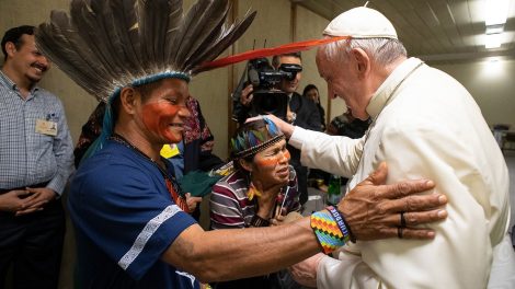 Papa Francisco pide perdón por los abusos cometidos en internados católicos para Indígenas en Canadá