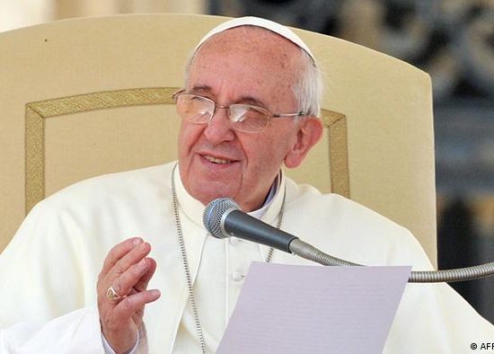 Papa Francisco dice que la Iglesia no rechaza a los homosexuales, pero las personas sí