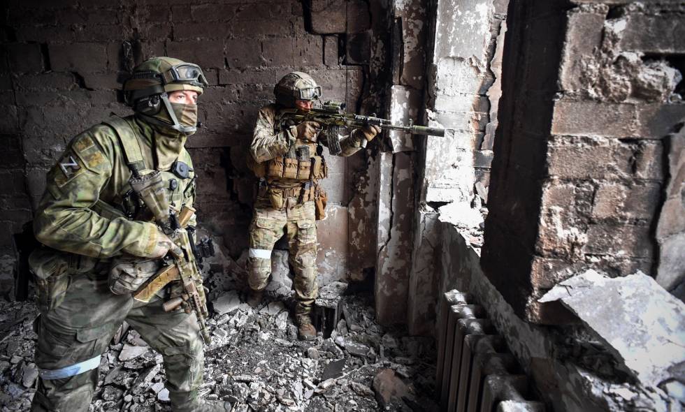 Rusia intensifica ataques en Ucrania y más de 1.000 militares resisten en Mariúpol