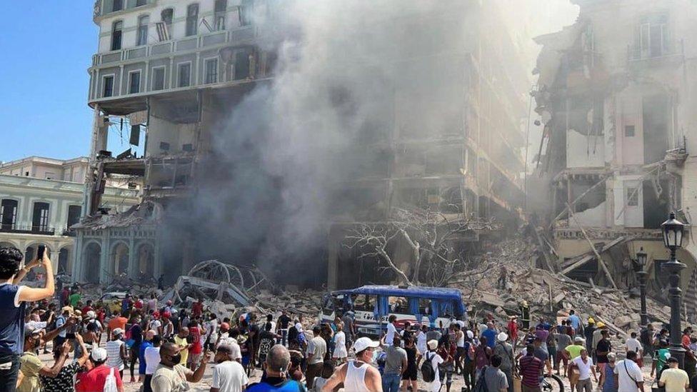 En Cuba registran una explosión que destruyó parcialmente el hotel Saratoga de La Habana