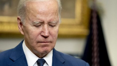 Biden cuestiona el lobby de las armas