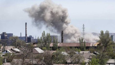 Rusia reanuda ataques, esta vez en una planta de acero en Mariúpol