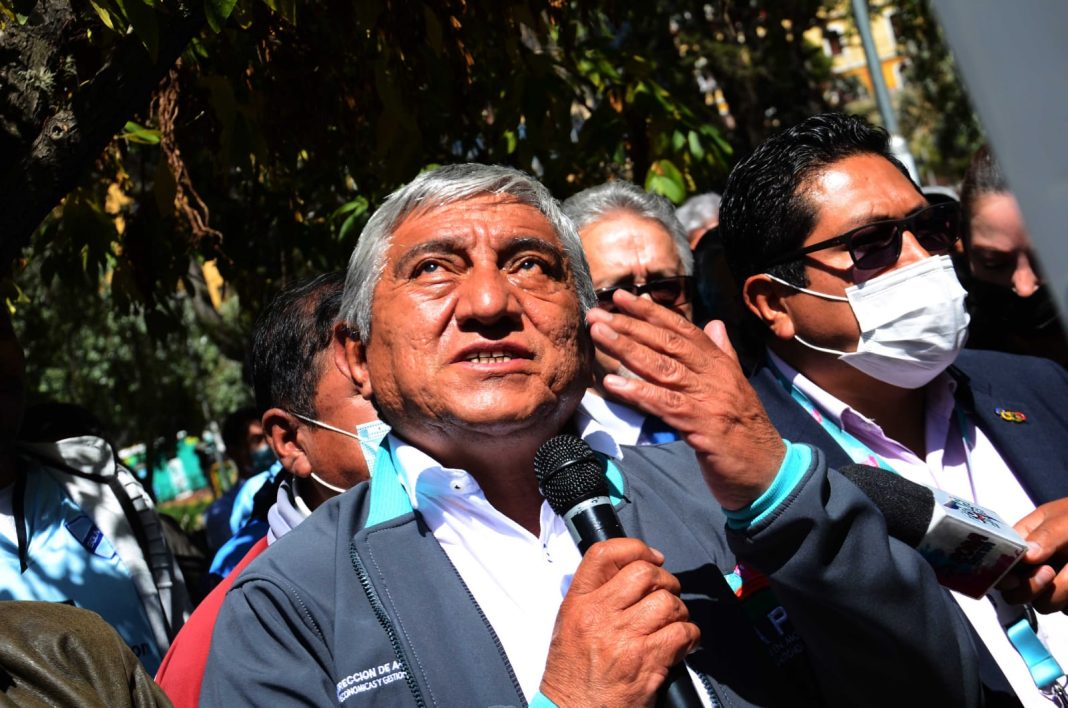 Trabajadores de 117 empresas constructoras exigen que Arias pague las deudas pendientes