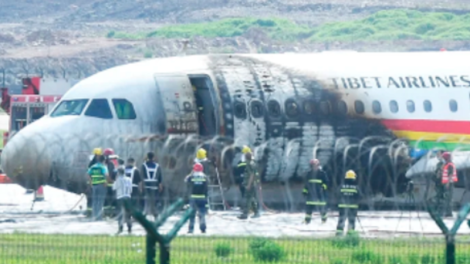 Avión estalla en llamas con 122 personas a bordo luego de salirse de la pista en un aeropuerto de China