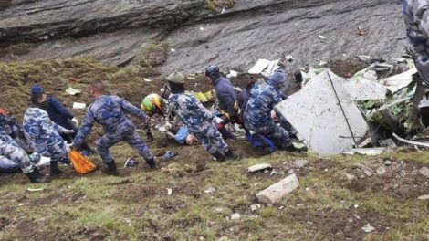 Hallan los cuerpos de 14 personas tras accidente aéreo en Nepal