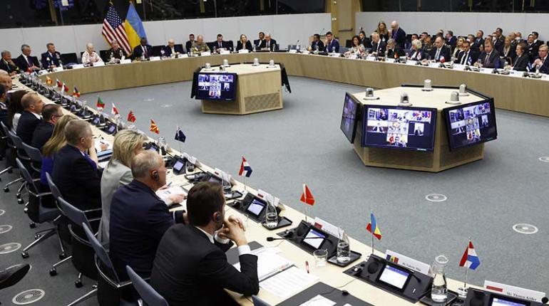 OTAN y EE.UU. piden acelerar entrega de armas a Ucrania