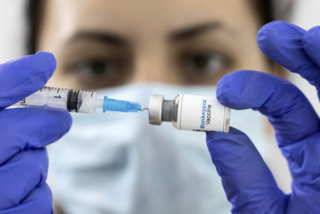 España anuncia inicio de vacunación contra la viruela del mono
